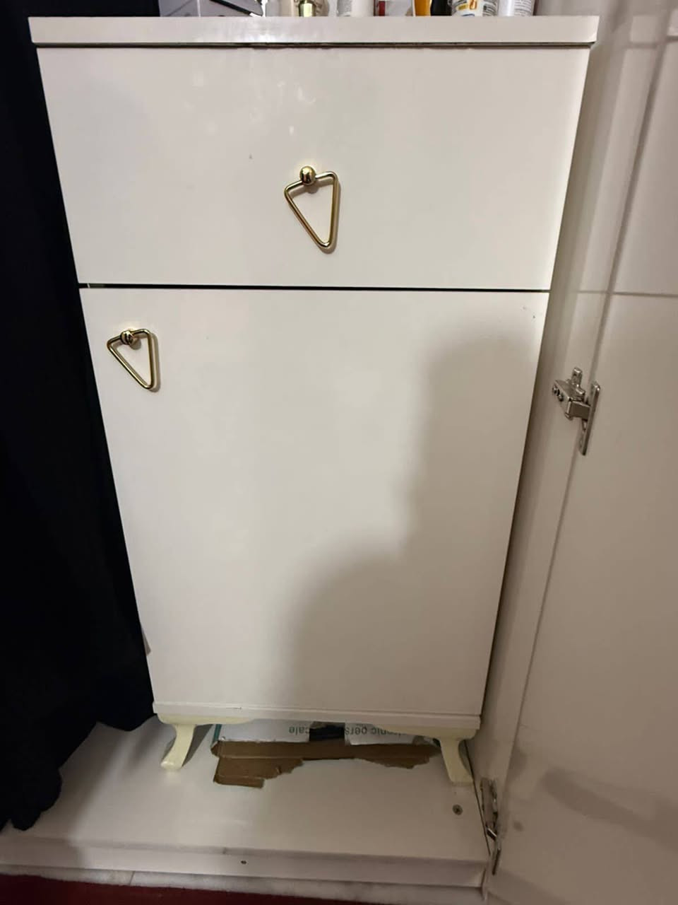 غرفه تركيا 7قطع نضيفه السعر 600 عنوان بغداد بلديات
***********
