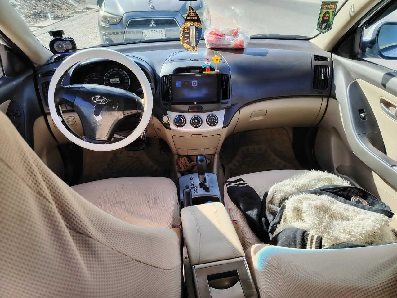 النترا موديل 2011 وارد خليجي محرك 1600 دوش ممتاز كير ممتاز حداديه جيده كهربائيات كلها شغاله وكلها بلاديه سياره تخم تاير جديد داخل بيجي شاشه كبيره كاميرا خلفيه السياره فول  شاير بالمري  تبريد شغال تدفئه شغاله وسونار بيه  عنوان النجف الاشرف السعر 110 وبيه مجال قليل رقم ***********
