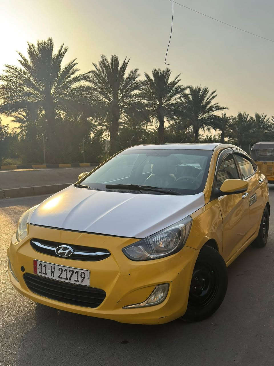 اكسنت 2015 خليجي
1600 دوش 
سلايت فتحتين 
دواخل لونين تو كلر 
سلايت فتحتين 
تحكم ستيرن 
كهربائيات كلها شغالة 
تخم تاير،جديد 
شاشة (يوتيوب+ بلوتوث ) 
ستيكر التكسي الوطني الجديد مصرح من وزارة النقل
زوج زنون اصلي 
كلشي جديد بالسيارة والسياره نكره تشتغل وخير من الله 
سعرها 83  
للتواصل *********** 
عنواني بغداد البنوك
