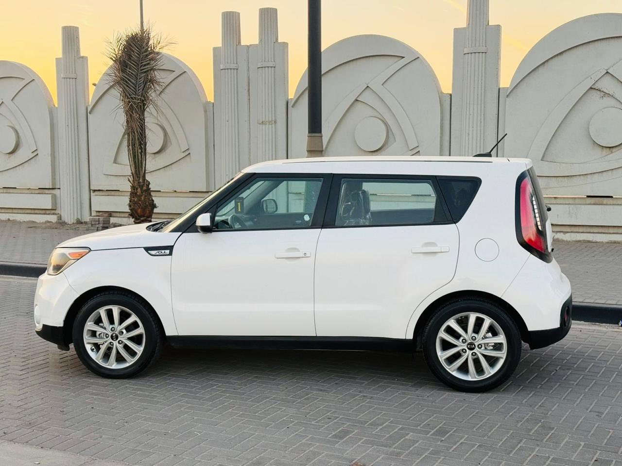 السلام عليكم 
كيا صول موديل 2019
رقم بصره تحويل سنويه ورقم جدد
وارد امريكي بنيد وخشم جاملغ.  
محرك 2000 شاشه جبيره تحكم ستيرن ماشيه 73m جاهزه السياره. تبريد كير محرك حداديه تخم تاير
شراي يخابر ع رقم
مكاني بصره

***********
