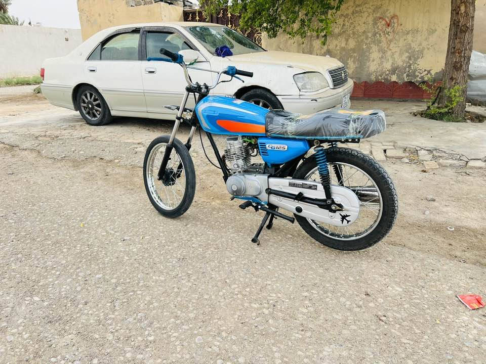 للبيع 
بدون اوراق. 
مكينه نامه وشاصي نامه دراجه مجفته بستم ناصيي يعني شلعتها ما مقصره 
العنوان ميسان عله طريق المجر قرب مطعم طواحين الهوى السعر 375 وبيها مجال قليل الي مو شراي لا يتعبني رحمه لهلكم للستفسار *********** واتساب متواجد
