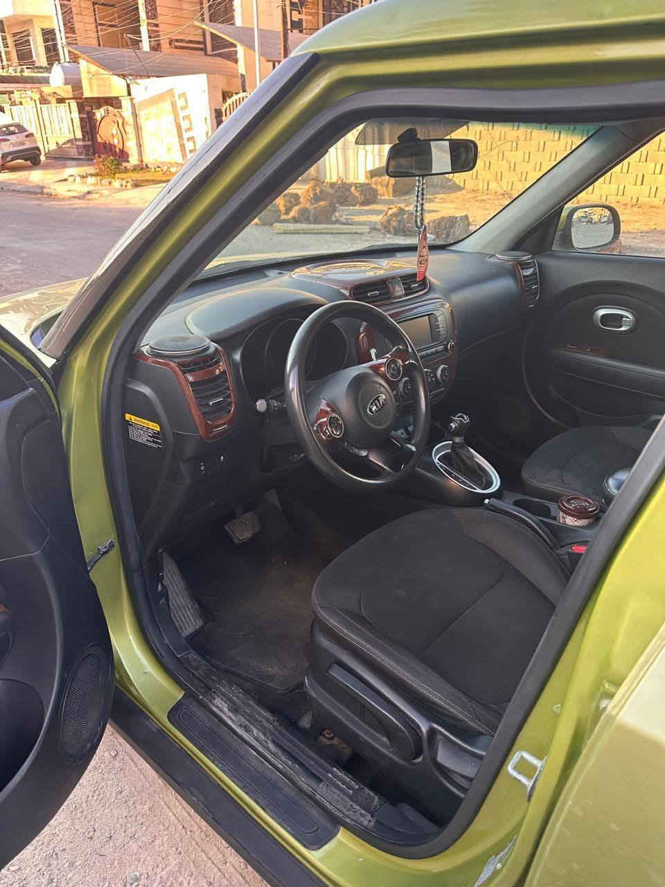 السلام عليكم
كيا سول ٢٠١٧ وارد امريكي
ماشية ١٠٥ الف 
حادثها بابين بدون تكم جهة السايق
بيها صبغ حزام بدون بنيد وقمارة وصندوك
للتواصل 
السعر ١١٠ وبيها مجال
مكاني بغداد - الاعظمية 
***********
