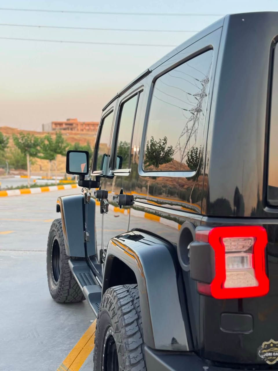 ...﷽...
Jeep wrangler 🇺🇸
جێب ڕانگلەر مۆدیل 2012 سفری خلیج (هارلم)
ڕەنگی زەیتوونی تۆخ ، کامل کراوە بە 2020
تایە و ویلی جەبەلی بۆ بەستراوە 
سەقفی پلاستیک مەرغووب 
گێر و مەکینە و کارەبایی بەشەرت 
ئەکسل و دەبڵ ئەکسلی بەشەرت 
تەبرید سارد و گەرم بەشەرت 
سەنەوی ژینگە و ڕێگاوبانی تازەیە بە ناوی خۆمانەوەیە 
کامل سێرفز بۆ کراوە ، ڕۆنی مەکینە هایدرۆلیکی گێر 
سەیارەکەمان سفری ئێرەیە و بێ بۆیاخ (clean title )
سارد و بۆیاخ و پارچە گۆراوی نیە ...
ماوەی ڕۆشتنی سەیارەکە تەنها ١٢٠ هەزار کیلۆمەتر 
ژمارە موبایل لەسەر ڕەسمەکان دانراوە ..
شوێن سلێمانی السليمانية, العراق
