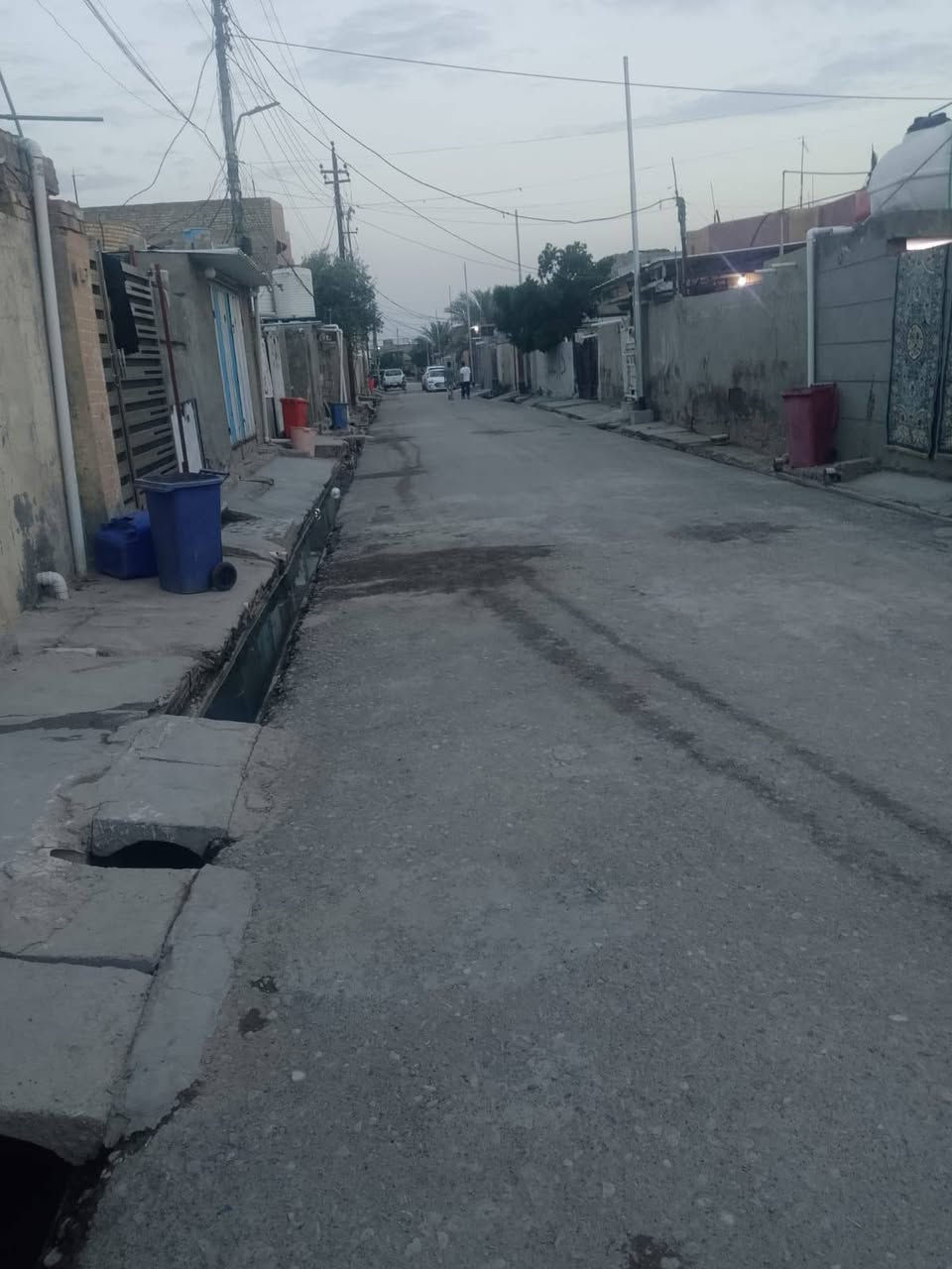 سلام عليكم بيت 225 متر ستقبال مطبخ غرفتين نوم وصاله مثل ماواضح كدامكم شارع تبليط مجاري للستفسار ***********
