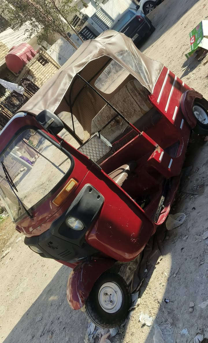 سلام عليكم تكتك باجاج ٢٠١٧ نظيفه لا صبغ ولا معجون بلاديه محرك زيل بدون اوراق مكاني كربلاء السعر2000 وبيها مجال ***********
