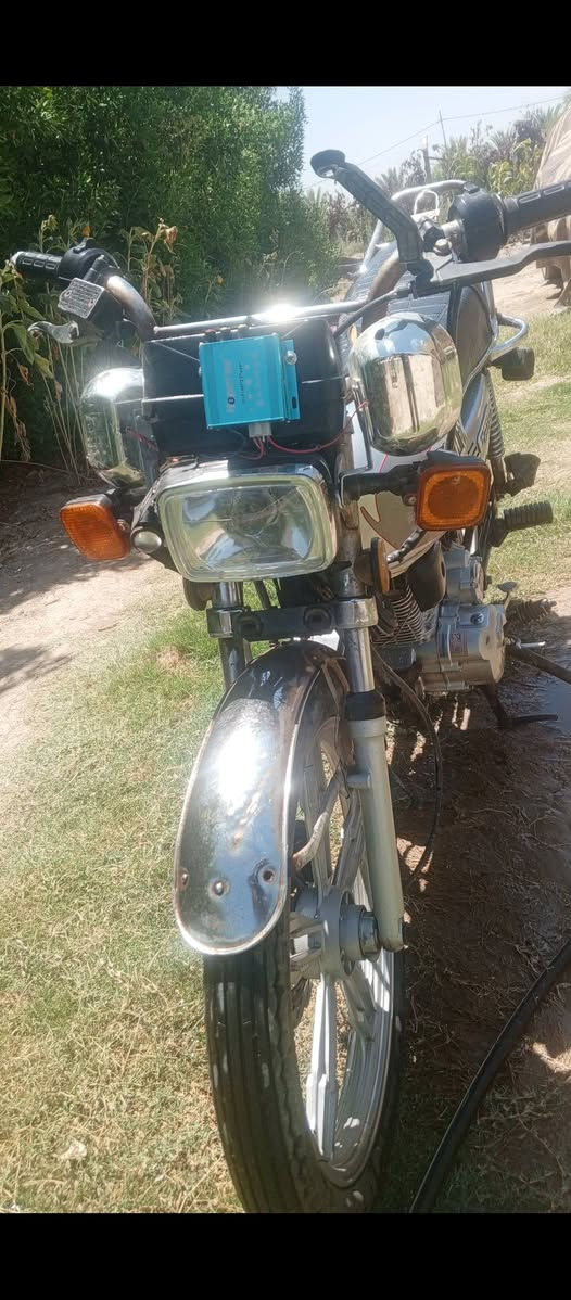 اسلام عليكم دراجه سافان 22 اصولي 
دراجه بيه نواقص.. 🏍️.

نواقص الدراجه  👇🏼

1 دشبول 
2 دبلات امامي
3 كعكه مال صالنصه 
4 سكان مومهم بس اذا تريد بدله للجماليه 
5 كتف مال اشاير 
6 زوج صفاحيات.                         

الدراجه جانت تشتغل بس الشوته وصخه 

                                          السعر 450 وبيه مجال.
رقمي طبلي واتساب موجود.
***********
