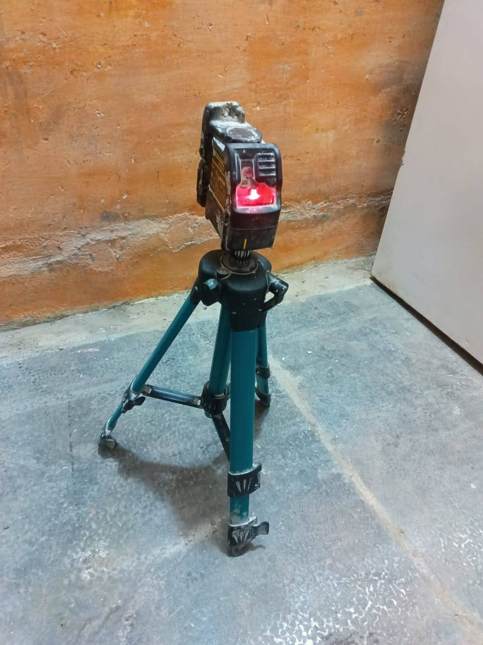 سلام عليكم كاونتر قطعتين ب95 كاونتر 3قطع ب150مجمده 14قدم ب 140غساله 15كيلو ب80 ليزر سراميك ب30الاستفسار ***********
