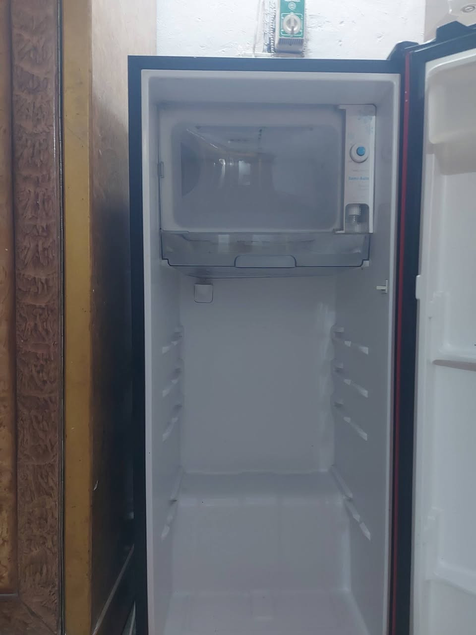 غراض البيع ثلاجة ٩قدم مستخدمه قليل السعر ٢٠٠وبهه مجال وشاشه هم مستخدمه قليل السعر ٨٠ وبيهه مجال ومكينه ٥٠ وهم بيهه مجال وتلفزيون نضيف التوصيل ***********
