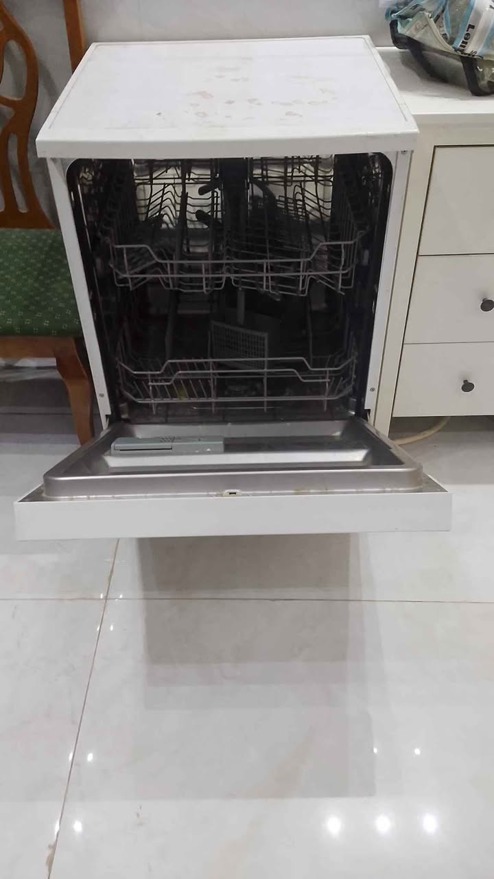 بسم الله الرحمن الرحيم 
الجاد يتصل *********** المكان شارع فلسطين بغداد, العراق
