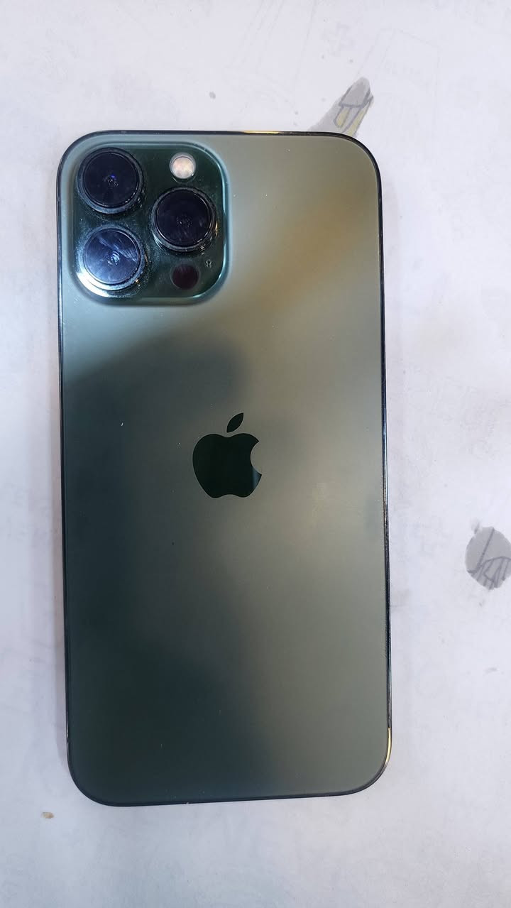 ايفون ١٣ برو ماكس اخضر
نظافة ٩٠ بالمية مستعمل بس ٤ اشهر
للببع فقط بدون مراوس ذاكرة ٢٥٦ 
للتواصل واتساب ***********
