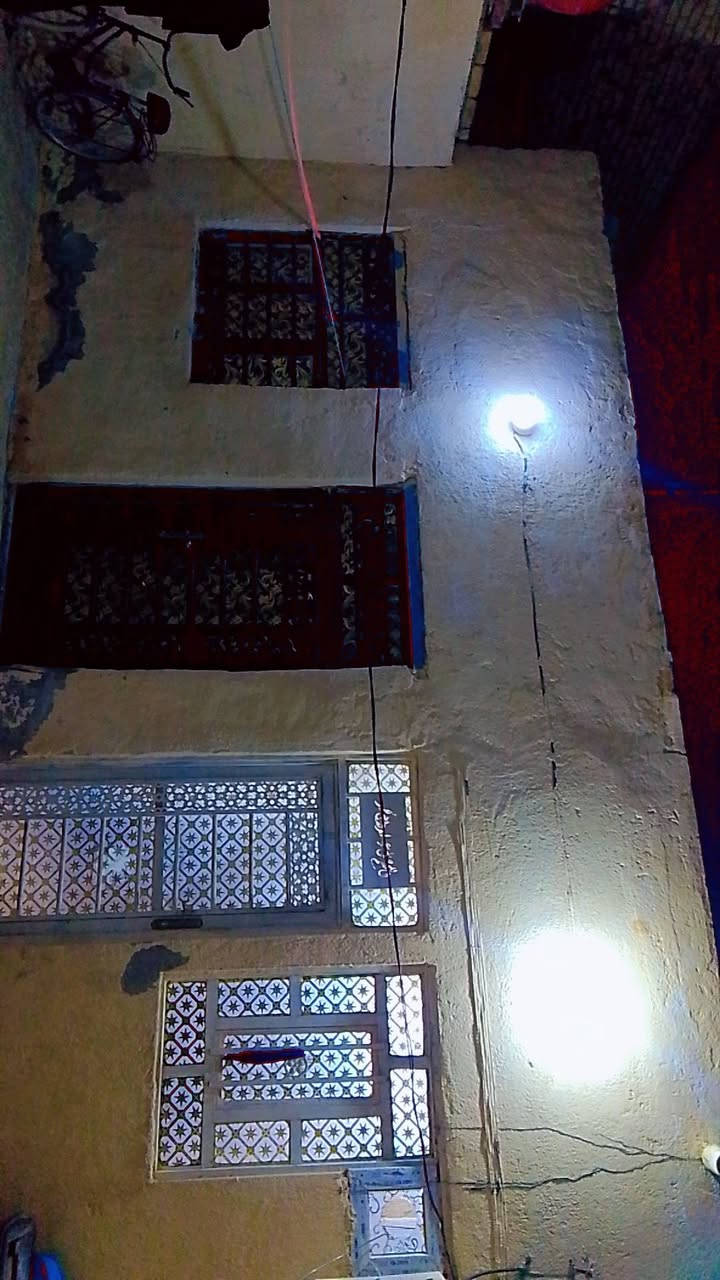 السلام عليكم بيت للبيع نزلت الزراعة يم دائراة الزراعة الفرع الثالث المساحه142متر يحتوي على غرفه وصاله والمطبخ حار وبارد واستقبال وطارمه كبيره الاستفسار على هاذ الرقم ***********
