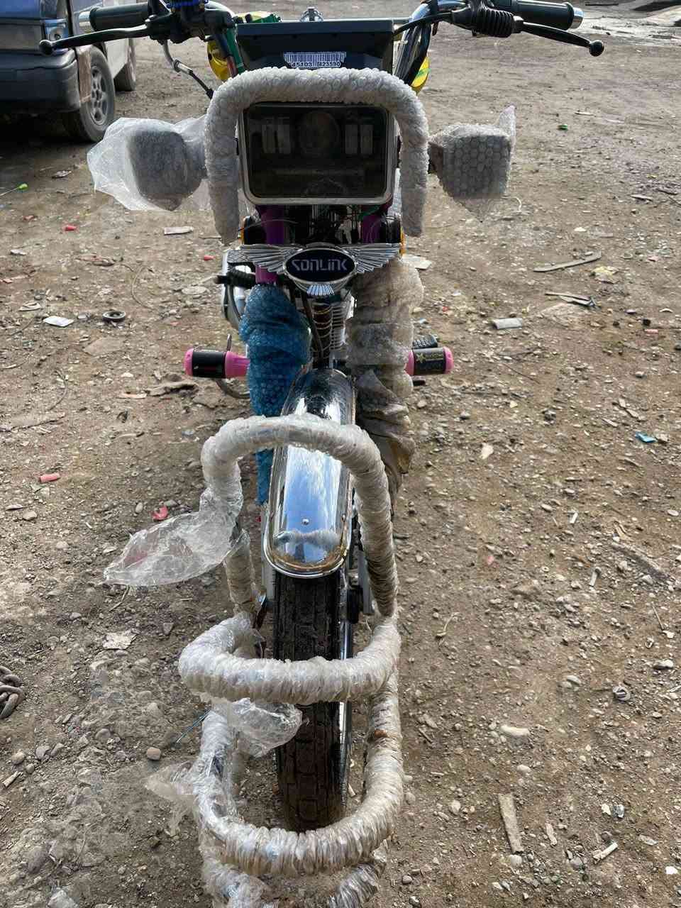 يالله 
السلام عليكم 
دراجه تايكر موديل 2025 باب اول ختم الاصلي لون بنفسجي  دراجه خير من الله مابيهة ايي نقص كهربائيّات كامله محرك مامفتوح بلادي عل  وضع الشركه اوراق كامله ورقه وحده سعر الدراجه (700) وبيهة مجال بسيط 
رقم الهاتف ***********
المكان. بعقوبه تقاطع الساده
