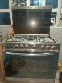 للبيع طباخ ٥ عيون مصري (ايديال) شغال كل شي ما بي وناره زركة الفرن ايضا...