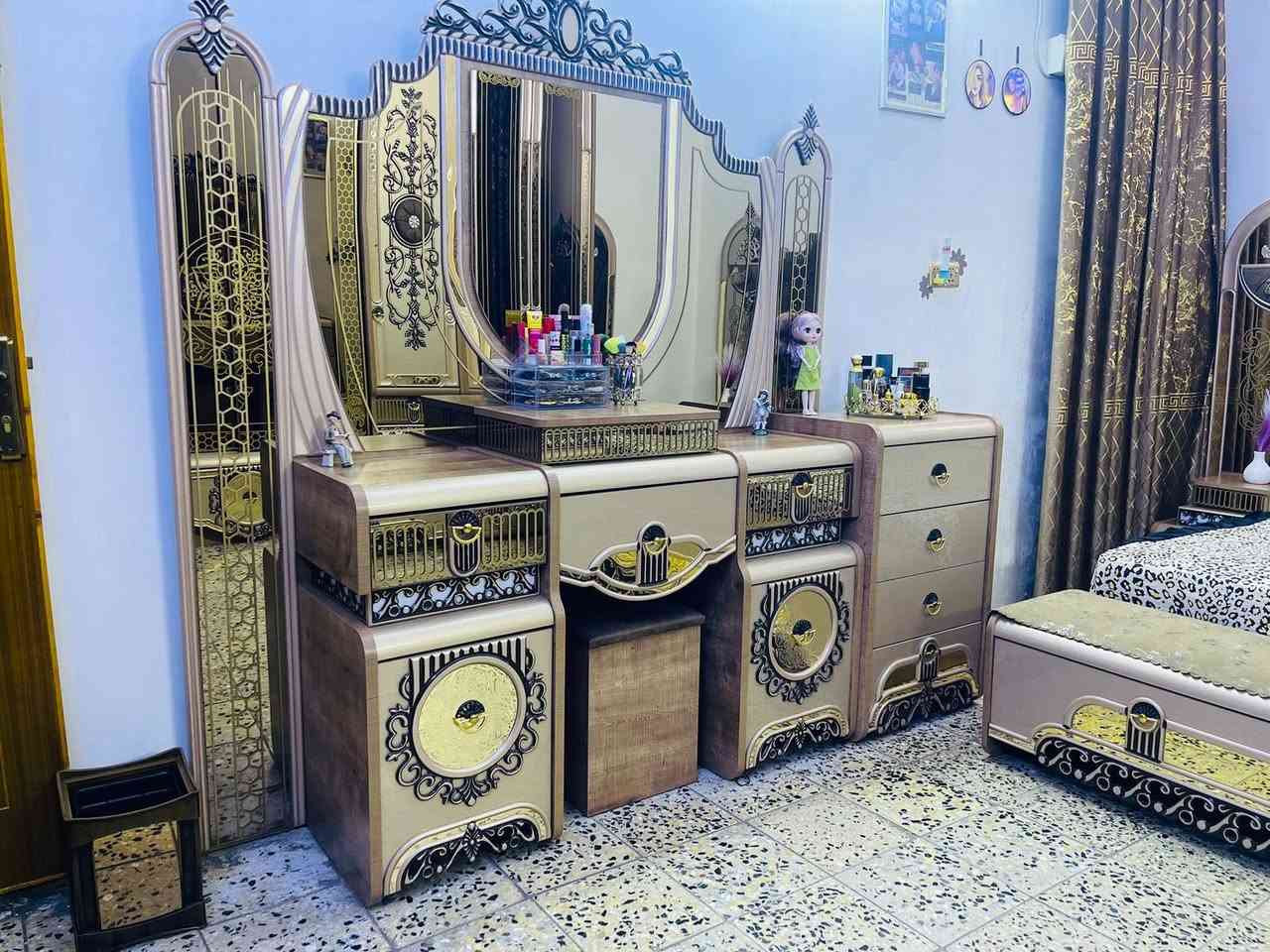 السلام عليكم
للبيع غرفه اخشاب تركي 11 قطعه مثل ما موضح بالصور 

بعدهي جديده 

العنوان بغداد المدينه

للسعر والاستفسار على هذا الرقم ***********
