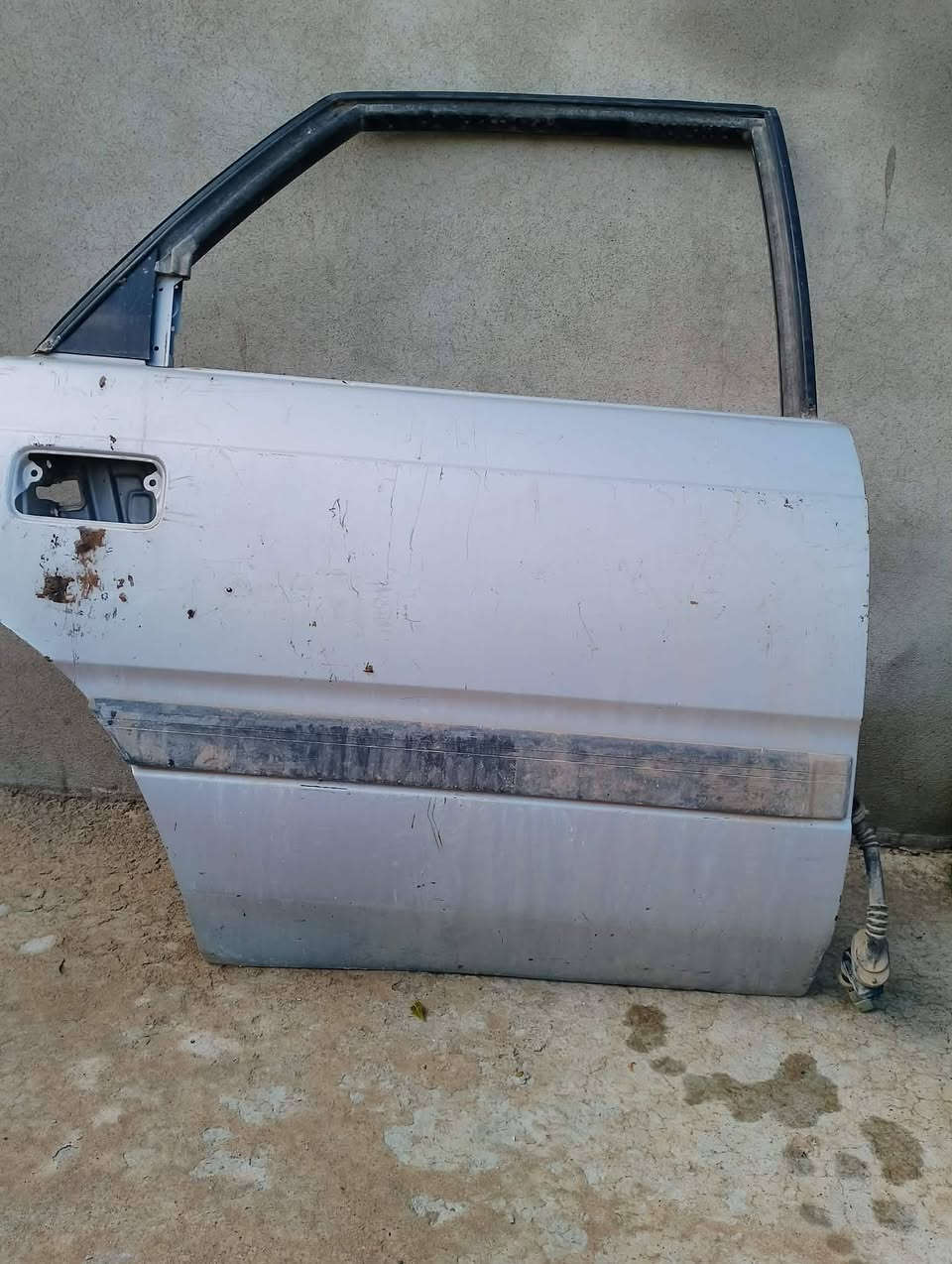 متاح بواب مازدة الخلف زوج والامامي اليمين ***********
