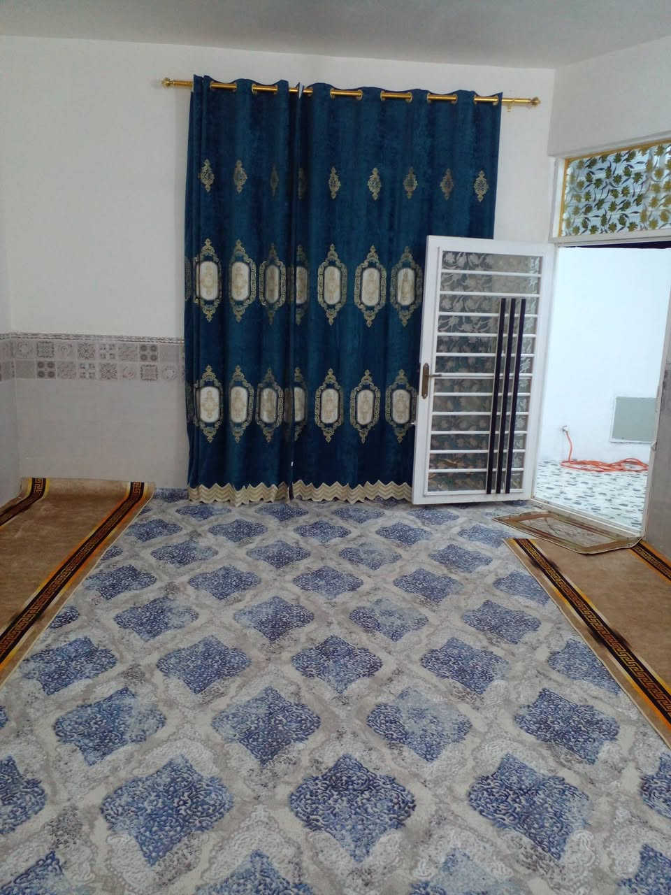 بيت للبيع بمساحة 135 متر طابو زراعي سند 25  اقرار محكمه يحتوي على غرفتين نوم واستقبال ومطبخ وصحيات داخلية وخارجية بسعر 75 مع المجال طريق بغداد قرب مدينة سيد الاوصياء يبعد كيلو عن الشارع الرئيسي للاستفسار اتصال *********** _ ***********
