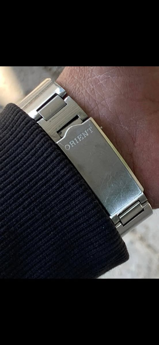 تحية طيبة
#اورينت_دولي_1978_Vintage .
إنتاج اليابان القديم ١٩٧٨ فنتج
أصلي . ماكنة 27
حجر اوتماتك دي ديت تأريخ بم تقويم سنوي قطر 
43 ملم نظافة ممتازة جدا المينا 
نظافة 98/100
وقت وتاريخ مضبوط بالثانية .
المهتم التواصل خاص لطفآ .


**إذا كنت صاحب هذا الإعلان وتريد حذفه لأي سبب، رجاءا أرسل رسالة إلى الدعم الفني**