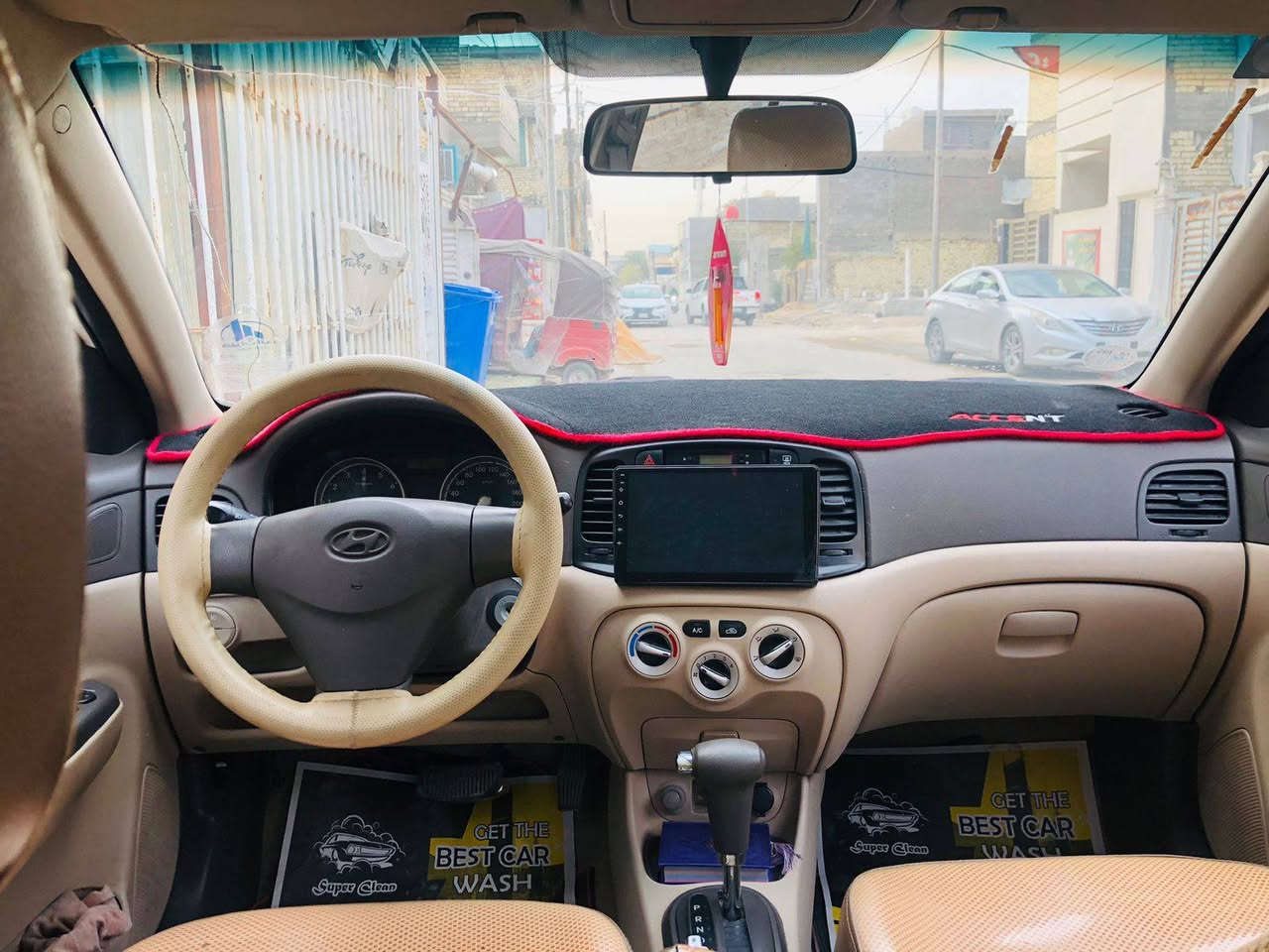 سلام عليكم 
اكسنت موديل 2011 للبيع مكينة 1600 وارد خليجي السيارة كفالة عامة عدة الدعاميات بيها بس بارد بل باب 
الإستفسار ***********
