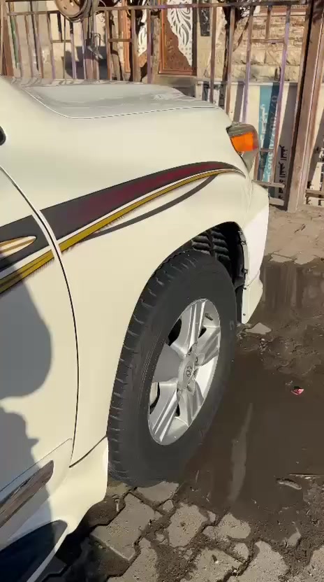 جكسارة لاند كروز بريم موديل 2013 مكفولة كفالة عامة بيها بس شبر بارد رقم بغداد 
***********
