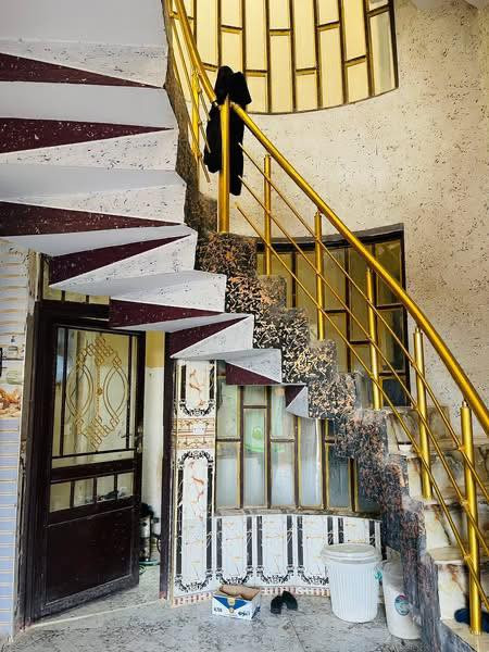 #للبيع 
مشتمل مساحته 100 متر مربع طابو ملك صرف 

الموقع // ديالى بعقوبة باب الدرب قرب مدرسه مريم 

المشتمل طابقين كامل 
بناء حديث 
الأول // استقبال ومطبخ وصاله وغرفة وصحيات 
الثاني // صاله وغرفتين وصحيات 

السعر $
للاستفسار الاتصال على الرقم 
او مراسلتنا عبر الواتساب 
***********

للنشر على البيج فقط مراسلتنا
#عقارات #اخبار #عقاراتي #بيع #قطعة #اكسبلور #ديالى #بيت
