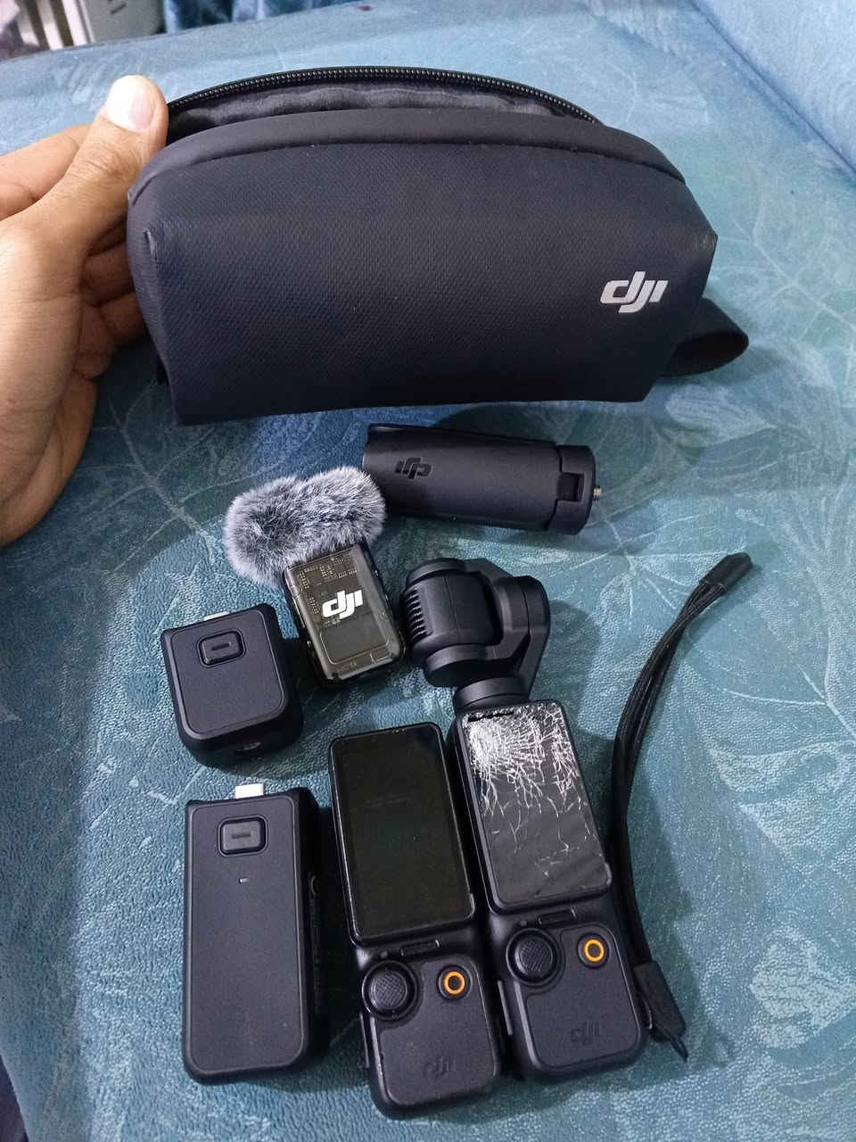 متوفر شغاله شرط الفحص
 مكسوره شاشتها مع شاشه تكدر تاخذها منها 
ماحصلت شخص اختصاص تبديل في محافظتي 
 كان بدلتها
ابيعها مع الملحقات الي بلصوره


**إذا كنت صاحب هذا الإعلان وتريد حذفه لأي سبب، رجاءا أرسل رسالة إلى الدعم الفني**