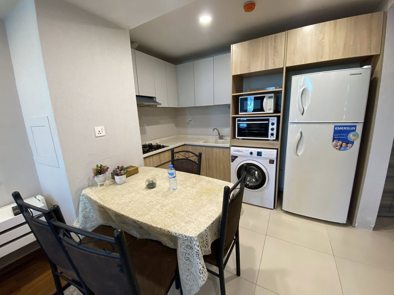 ‏شقة للإيجار في أربيل
‏في مجمع سكني لايف تاور 
‏داخل مربع الذهبي
‏شقة متوفر وصالة 
‏مؤسسة كامل 
‏طابق الرابع 
‏للاستفسار كثير على ال WhatsApp 
***********
***********
