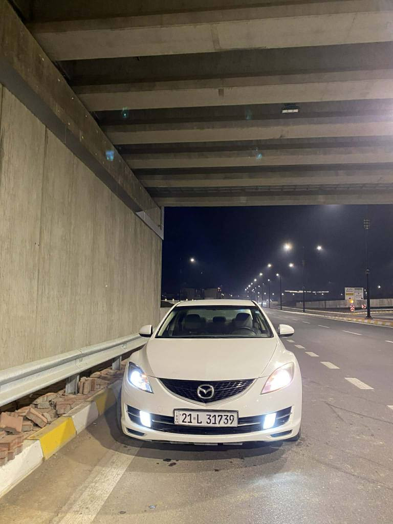 بەناوی خوا.                                                                     مازدای 6  
مۆدێلی 2009
 خلیجی بێ بؤیاخ کەمی ساردو شوختی هەیە
 سەیارەکەبێ مەسرەفە
 تازە پاتری و  ڕۆنی هایدرۆلیکی گێڕو تایەی و تاقم کوشنی  گؤریومە
 تەبریدو گیڕو مە کینەی بەشەرت
  مواسەفاتی سوکان فؤلیومو تەحدید سورعەو شاشە ئایپاتە
   سعری 88گەڵاو کەمی مەعامەلە لەسلیمانیم.
*********** السليمانية, العراق
