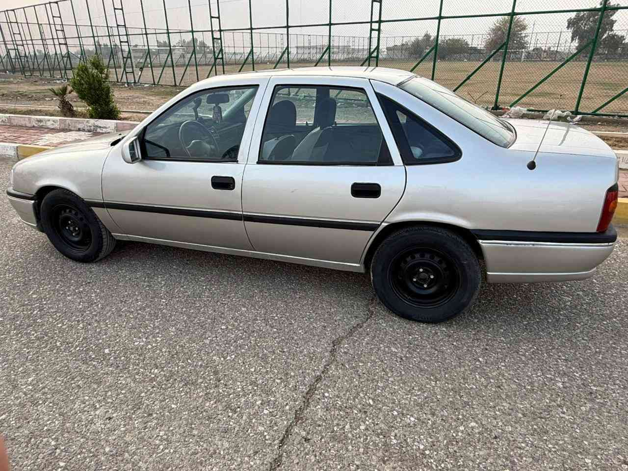 سلام عليكم سيارة اوبل فكترة موديل92 محرك 18 سيارة عام لجمالي سنوية ساقط سنو نص شرط تحويل بدون طخة شيعار مابي بس هلالات معمر باقي جاكوج مابي مكان كركوك رقم *********** كركوك, العراق
