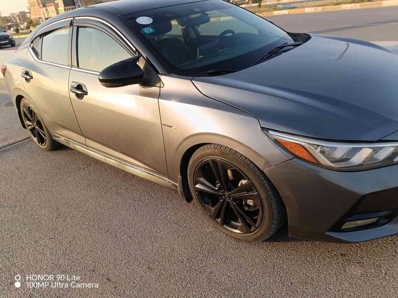 السلام عليكم نيسان سنترا مديل ٢٠٢٠ أمريكي بيها بس بنيد مبدل فول مواصفات SR السعر ١٢٢ لاتصال ***********
