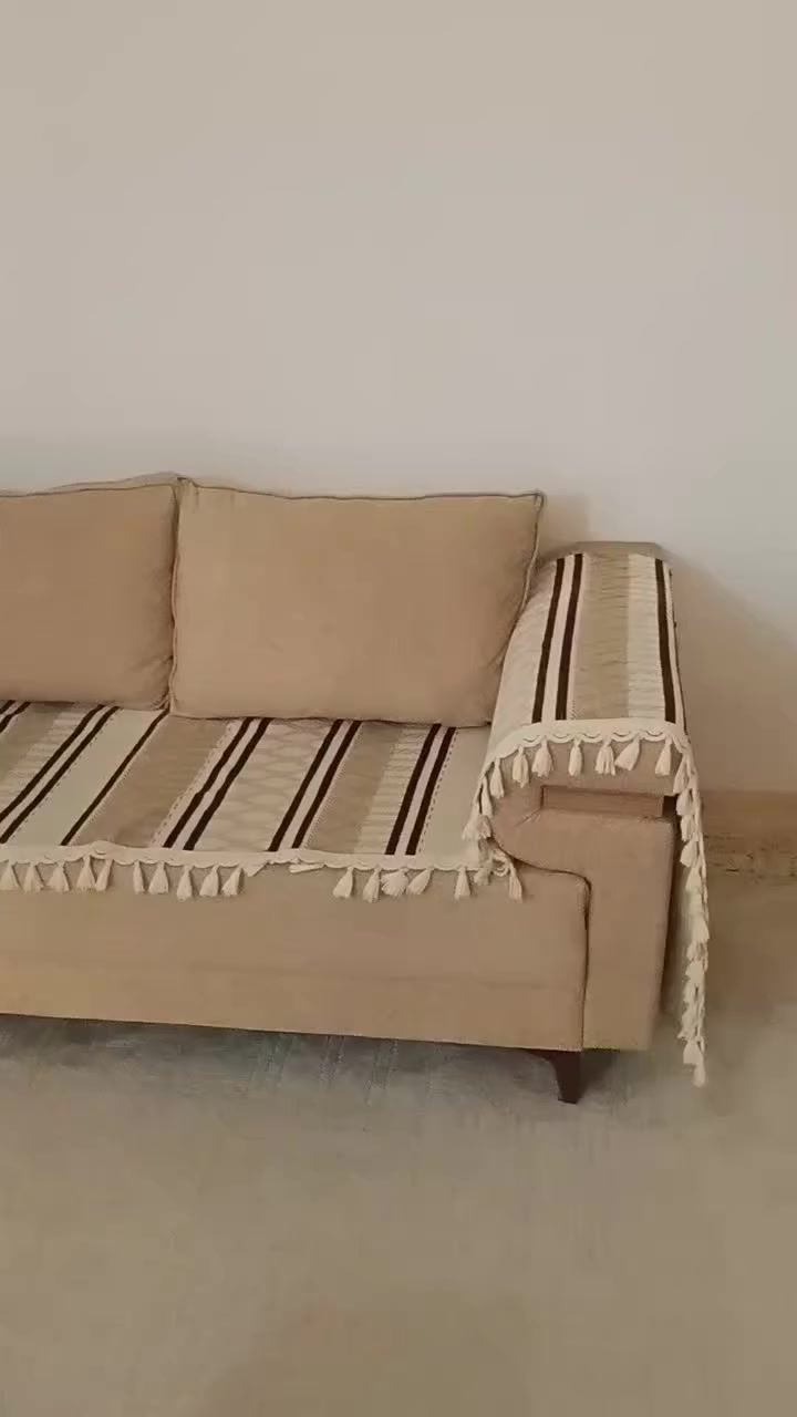 طول ٦ امتار و٢٠ سم طبلة متحركة ... قماش تركي سفنج دبل الخشب دبل بلوك 
سعر ٧٢٥ 
الكوشات ديباج داخلها مسويه الهن تغليف قماش خامه


**إذا كنت صاحب هذا الإعلان وتريد حذفه لأي سبب، رجاءا أرسل رسالة إلى الدعم الفني**