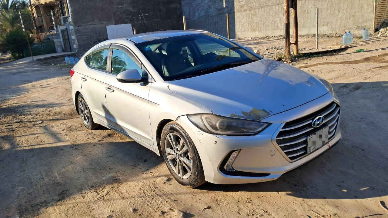 سلام عليكم النترة للبيع 2017 باسمي
ضررها بامريكا موجود بالصورة بيها شوي تقشير صبغ بالسكف ماشية 125 الف 
السعر 110 اي استفسار الاتصال على ***********
