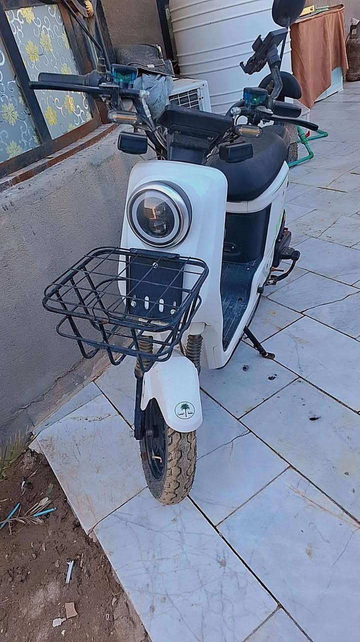 نضيفه استعمال قليل  R9 راعيها بالكرمه ابو صخير البصره
رقم راعي الدراجه  770 707 7903
