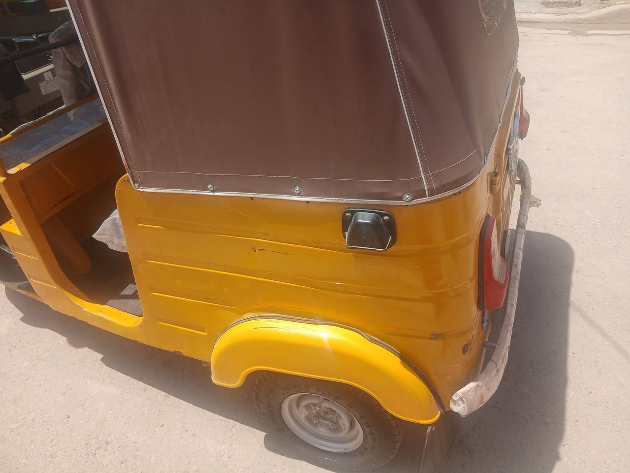 تكتك 20 أوراق سيد خلدون.  كلشي موضح  بصوره  مكينه اليوم مجفته شركه  مكاني عماره حي شرطه. ***********.        ***********9.  سعره 4500. وبيه مجال.

