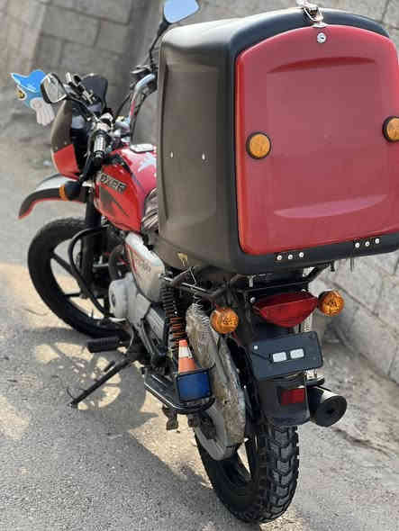 سلام عليكم بوكسر 2023 نازله 2024 دراجة خير من الله ونضيفه وما بيها أي نقص نكرة سلف وانضف من لصور 
!! بدون رقم بس أوراق 
مكاني بغداد 
***********
