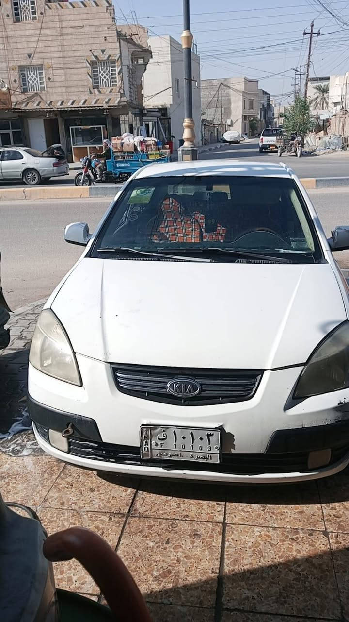 كيه ريو ٢٠١٠ خليجي محرك ١٦٠٠ بيه جاملغ امامي مصبوغ التبريد ضعيف ب٧٥ وبي مجال *********** مكان البصره
