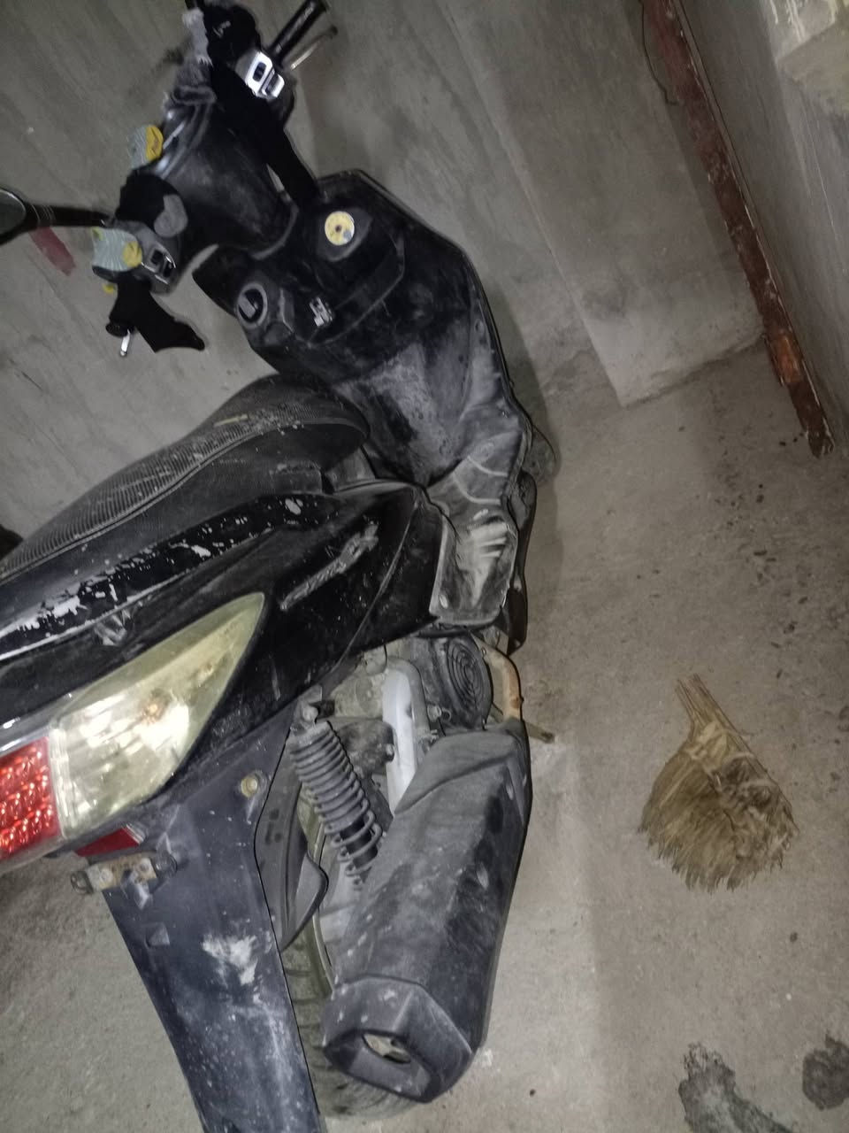 السلام عليكم دراجة للبيع سكنس فحل نوزل خطين قبق نفخ الدراجة فجأة طفت وديتهة للفيتر يكول لو عقل لو ظفيره ابيع كوم حديد ملاحظة الدراجة كفراتهة كاملة مكاني بغداد البياع تقاطع درويش السعر 425 وبيهة مجال للستفسار ***********
