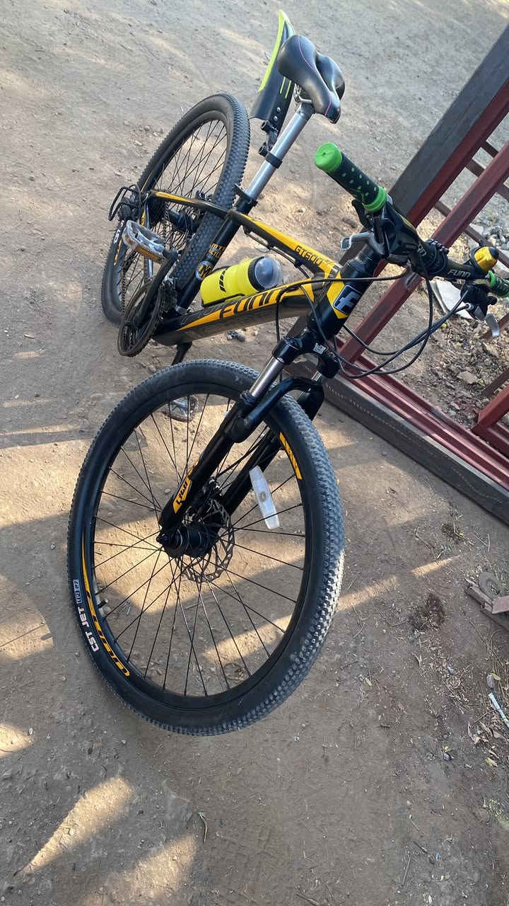 بايسكل جبلي ماركة GT600 ياباني غني عن التعريف

*معدن فول المنيوم

*دبل امامي ثقيل وخفيف

*كيورة سحب دفع / شيمانو

*دشالي 3امامي 8خلفي / شيمانو

*بريك دسكات / شيمانو

*نظام الويالة كمبليون

*قياس الفريم 48

*حجم 27,5 
باله مستخدم. قليل بالعراق


**إذا كنت صاحب هذا الإعلان وتريد حذفه لأي سبب، رجاءا أرسل رسالة إلى الدعم الفني**
