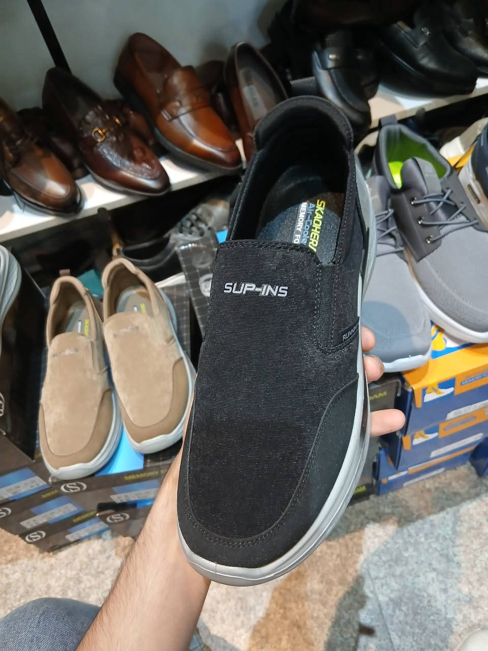 السلام عليكم 
زبائنا الكرام 
السعر 25 الف
توفر هذا الموديل الطبي الوزن خفيف مريح 
متوفر بثلاثة الوان صيفية جميلة 
موديل حديث
متوفر قياس 41 42 43 44 45
***********
للحجز واتساب أو خاص
متوفر توصيل لجميع محافضات العراق
