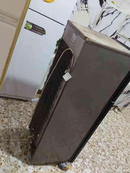 سلام عليكم ثلاجه للبيع نضيفه ماطور جديد غاز جديد شرط الثلج بس رجليه من كدام طاكات للبيع اتصال ‏‪***********‬‏
