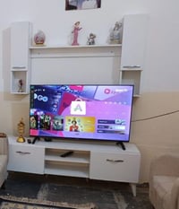 وميز شاشه ب75 حي الزهراء قرب المشتل  07782534439