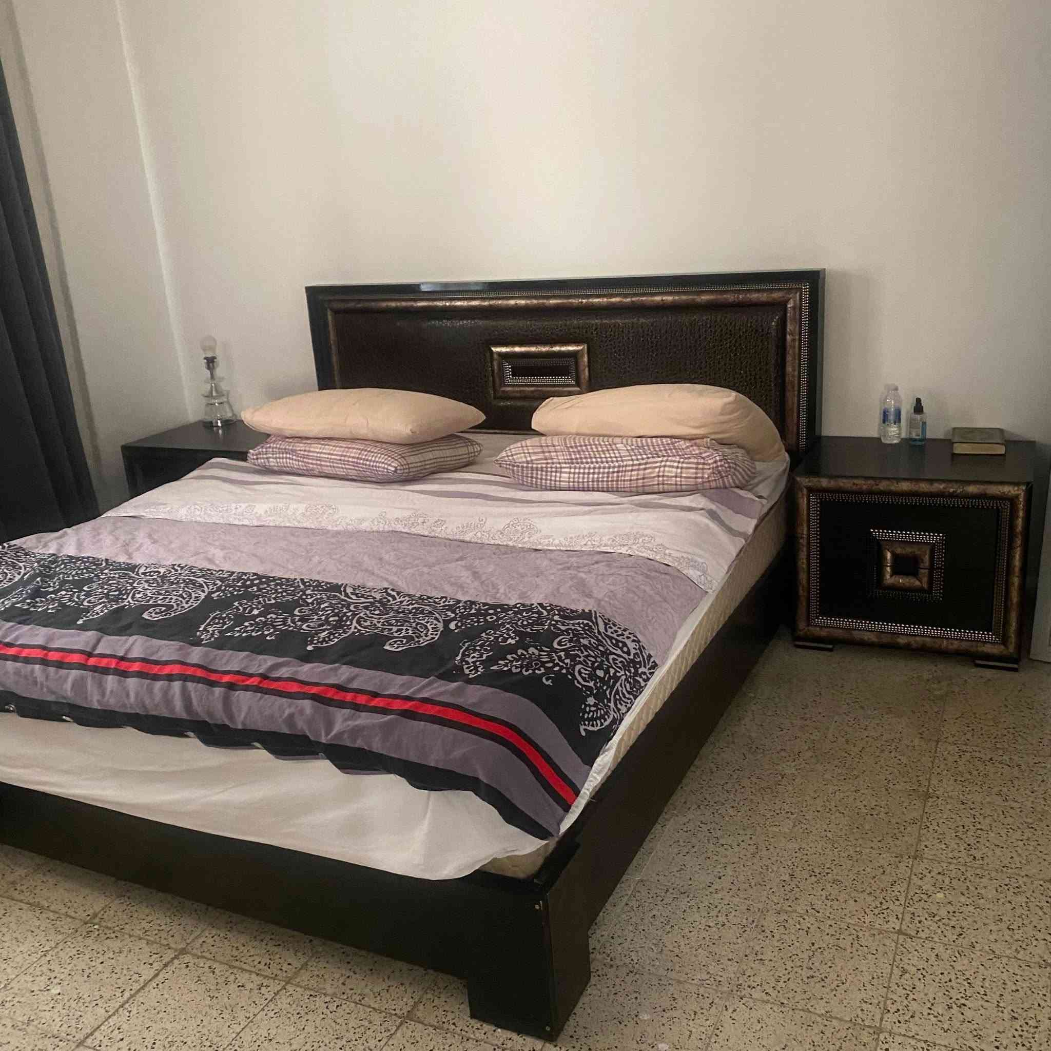 السلام عليكم عندي طباخ للبيع ب ٢٥
السبلت انفيرتر طن وربع ب ٢٠٠ الف 

غرفه نوم نفرين ٦ قطع بدون دوشك ٣٥٠ الف 
قنينه غاز ومليانه ب ٦٠ الف 
مبرده نظيفه ب ١٠٠ الف جهاز بخار ب ١٥ الف كاونتر كامل سعره ٣٥٠ الف فرن كهربائي ٢٥ الف برده زيبرا ٣ متر نظيفه كلش سعرها ٢٥ الف رجاءا الي ميريد ليتصل 

المكان اليرموك مستعجل بيعتهن 

للاستفسار ***********
