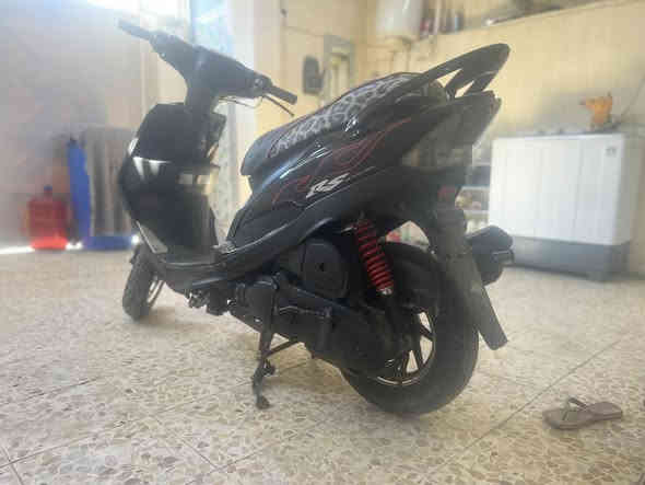 السلام عليكم للبيع ماكس عدله بوشه 49مكينه بلادي ناعمه كلش شلعه معدل خير من الله كفرات ختم واحد بيها ويل نجمه كهربائيات كلها شغاله لايتات عالي ناصي نكره سلف الدراجه جديده كلش ومابيها نقص 
المكان بغداد الشعب 
السعر 750وبيها مجال
استفسار ***********
