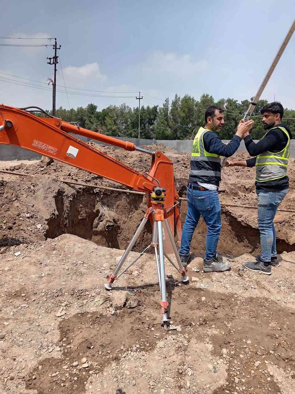 تعلن شركة الريف الجديد للمقاولات العامة عن جاهزيتها لتنفيذ جميع الأعمال الإنشائية من مرحلة الأساسات والهيكل الخرساني وحتى أعمال الإنهاءات والفنش النهائي، بإشراف مباشر من كوادر هندسية وفنية متخصصة وخبرة ميدانية متميزة.
✅ تنفيذ جميع أعمال المقاولات الإنشائية
✅ كوادر هندسية وفنية متكاملة
✅ يتوفر لدينا قالب خشبي متكامل بطاقة تنفيذية تصل إلى 3000 مكعب
✅ جودة عالية وفق المواصفات الفنية المعتمدة
✅ التزام بالمواعيد وسرعة في الإنجاز
✅ التعاون مع الشركات والمكاتب الهندسية واستلام مختلف المشاريع

بإدارة: المهندس عبد رحمان يونس العباسي
المهندس منتظر وليد الكرغولي

📞 للتواصل: ***********

🏗️ شركة الريف الجديد للمقاولات العامة ثقة • جودة • التزام

تعلن شركة الريف الجديد للمقاولات العامة عن جاهزيتها لتنفيذ جميع الأعمال الإنشائية من مرحلة الأساسات والهيكل الخرساني وحتى أعمال الإنهاءات والفنش النهائي، بإشراف مباشر من كوادر هندسية وفنية متخصصة وخبرة ميدانية متميزة.
