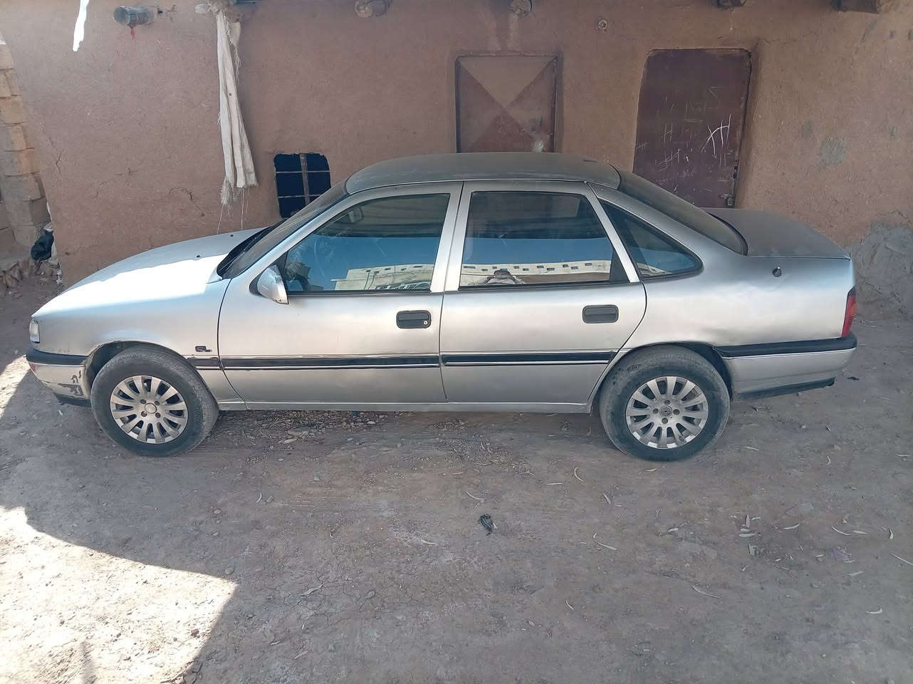 سلام عليكم 
اوبل فكترا موديل 90
حجم 18 
كير عادي 
كير ومحرك بشرط 
رقم نينوى المسطرة الجدي
السعر 42 وبيها مجال 
للتواصل : ***********
