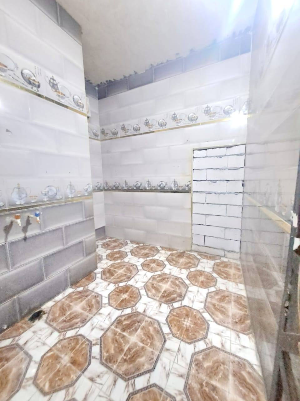 بيتين طبك للبيع طابو منطقة ٧نيسان 
واحد ١٢٠متر حديث
والثاني ١٤٠متر قديم(( سكني)) المساحه الكليه ٢٦٠متر 
طابو واحد مشترك
السعر الكلي ١١٠
واتساب ***********
