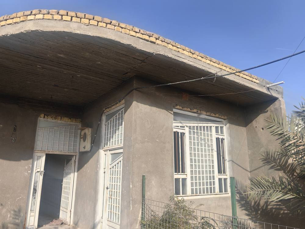 دار للبيع طابو مساحة 250 م بناء طابوق السقف كونكريت يحتوي 2 غرف، صاله، مطبخ، ديوانيه، ناحية الفضليه، شارع المحطه، رقم الهاتف*********** ، ***********
