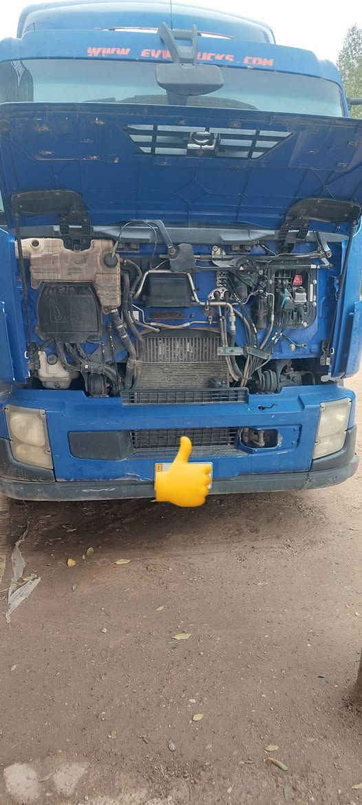 سلام عليكم للبيع فولفو موصفات  كامله موديل 2007 طول 6,5 ***********  ***********
