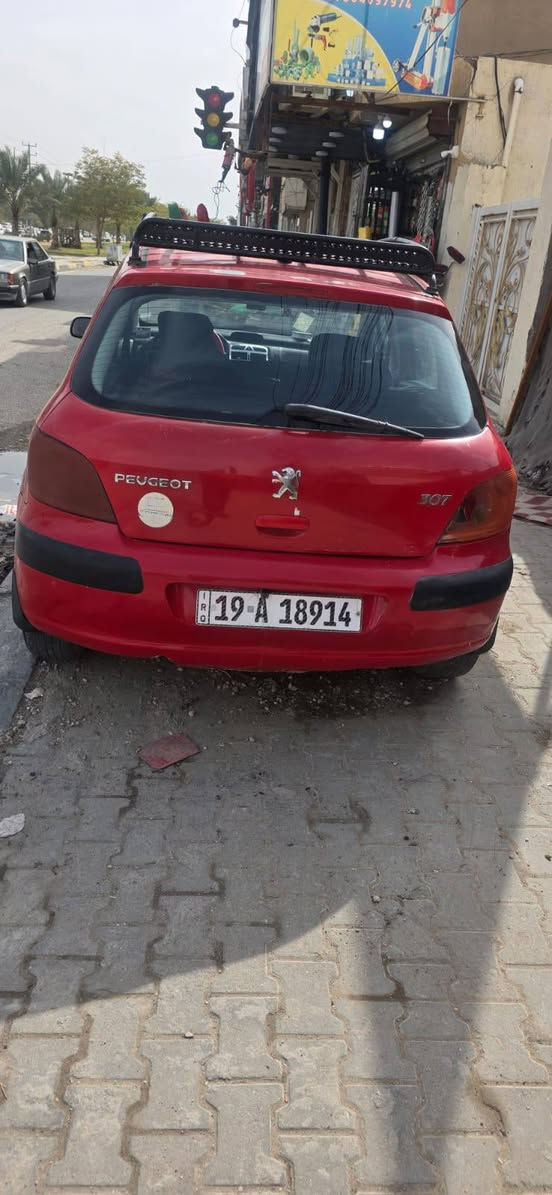 السلام، عليكم،
بيجو فرنسي موديل 2005
تبريد شغال محرك وكير مكفولات 
كير وتماتيك
 شاشه كامره
 تخم تاير جديد
باتري جديد
 جام وتو تحكم مري
***********
