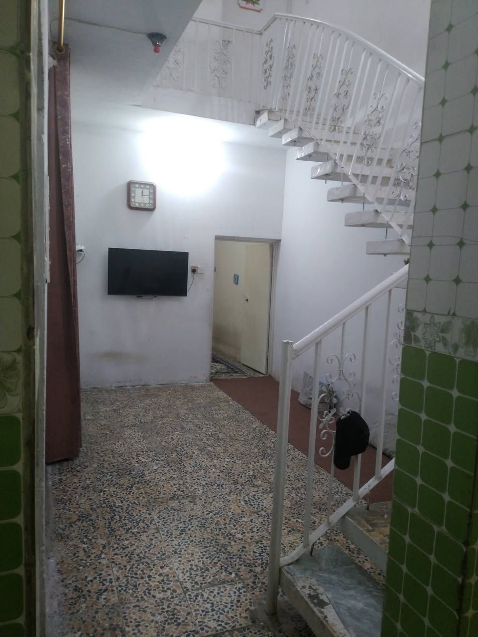 بيت للبيع المساحه ١٠٠ متر طابقين عكاده المنطقه نهاوند الأولى قرب أسواق الكفيل ***********
