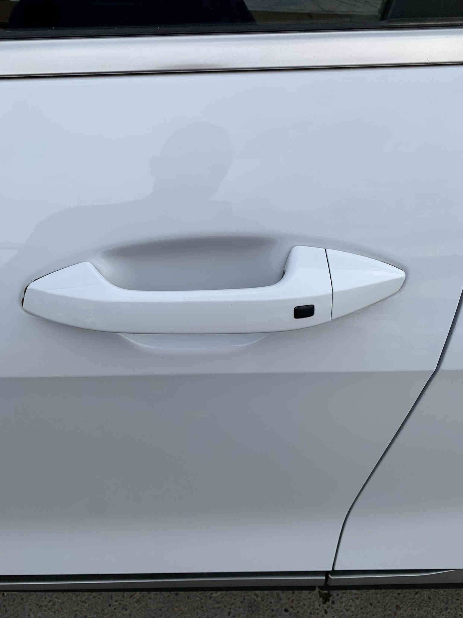 السلام عليكم 
كيا سبورتج 2024 خليجي 
المسافه المقطوعه 5100 وقابل للزياده 
تحكم ستيرن 
رادار جانبي 
حساس خلفي 
مري شفط 
داخل مخمل اسود 
بدون سلايد 
بصمه ابواب + بصمه تشغيل 
سايد بريك بصمه 
مانع منحدرات 
مانع تزحلق 
نظام اوتو هولد 
رقم اربيل تريد تحويل تريد وكاله 
السياره ع وضع الشركه بدون اي ظرر او بارد او حتى شخط سليمه 100‎%‎
السياره ع وضع الشركه الله شاهد ومثل مذكرت ماشيه 5100 وقابل للزياده 
مكان السياره بغداد حي الخضراء 
*********** متوفر واتس اب 
السعر 235$
